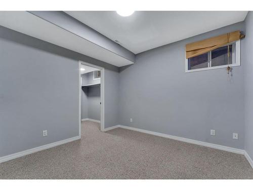 138 Hamptons Heights Nw, Calgary, AB - Indoor Photo Showing Other Room