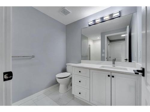 138 Hamptons Heights Nw, Calgary, AB - Indoor Photo Showing Bathroom