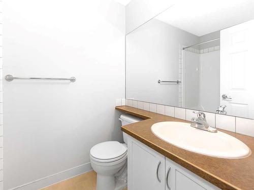 302-1408 17 Street Se, Calgary, AB - Indoor Photo Showing Bathroom