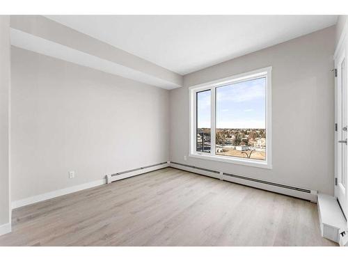 405-660 Shawnee Square Sw, Calgary, AB - Indoor Photo Showing Other Room