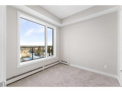 405-660 Shawnee Square Sw, Calgary, AB - Indoor Photo Showing Other Room