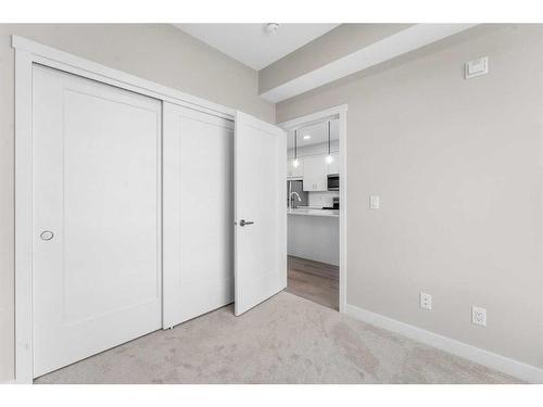 405-660 Shawnee Square Sw, Calgary, AB - Indoor Photo Showing Other Room