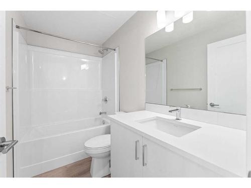 405-660 Shawnee Square Sw, Calgary, AB - Indoor Photo Showing Bathroom