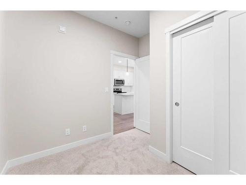 405-660 Shawnee Square Sw, Calgary, AB - Indoor Photo Showing Other Room