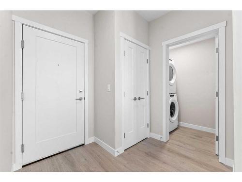 405-660 Shawnee Square Sw, Calgary, AB - Indoor Photo Showing Laundry Room