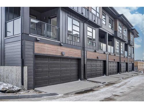 37 Lucas Way Nw, Calgary, AB - Outdoor