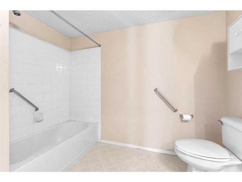 114-5000 Somervale Court Sw, Calgary, AB - Indoor Photo Showing Bathroom