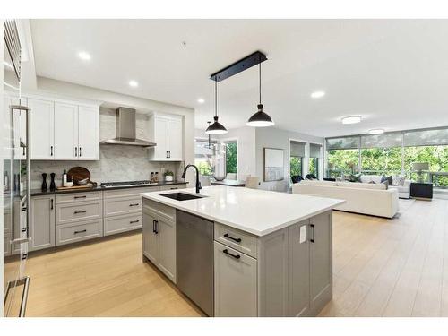 110-15 Cougar Ridge Landing Sw, Calgary, AB - Indoor Photo Showing Kitchen With Upgraded Kitchen