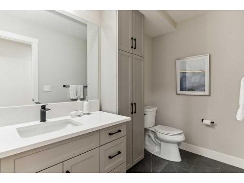 110-15 Cougar Ridge Landing Sw, Calgary, AB - Indoor Photo Showing Bathroom