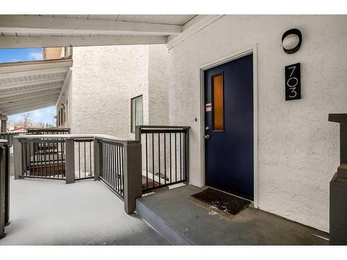 703-2520 Palliser Drive Sw, Calgary, AB - Outdoor With Exterior