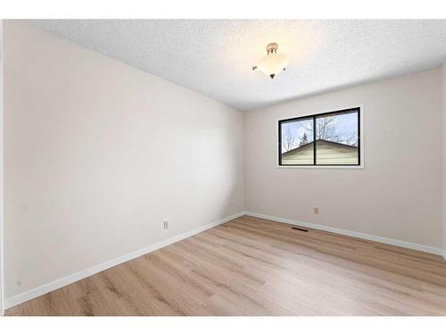 12 Glenport Road, Cochrane, AB - Indoor Photo Showing Other Room