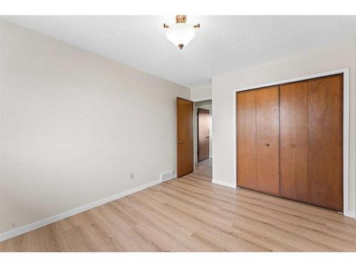 12 Glenport Road, Cochrane, AB - Indoor Photo Showing Other Room