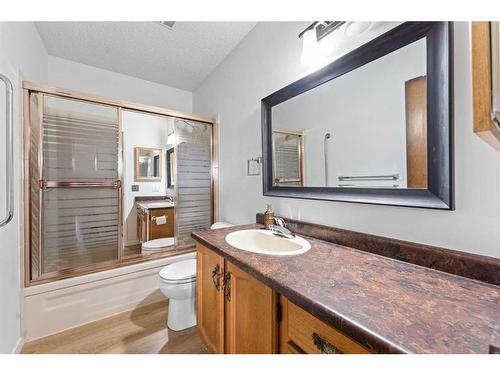 12 Glenport Road, Cochrane, AB - Indoor Photo Showing Bathroom