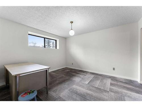 12 Glenport Road, Cochrane, AB - Indoor Photo Showing Other Room