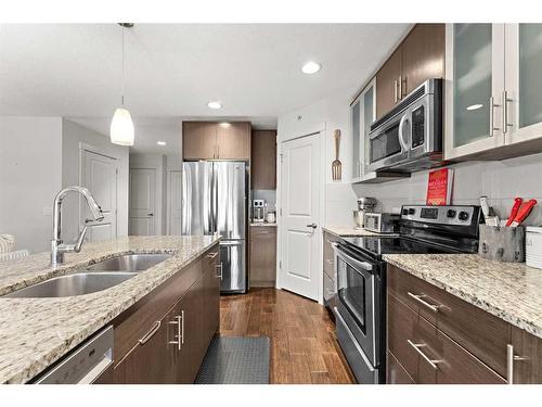 302-4704 Stanley Road Sw, Calgary, AB - Indoor Photo Showing Kitchen With Double Sink With Upgraded Kitchen