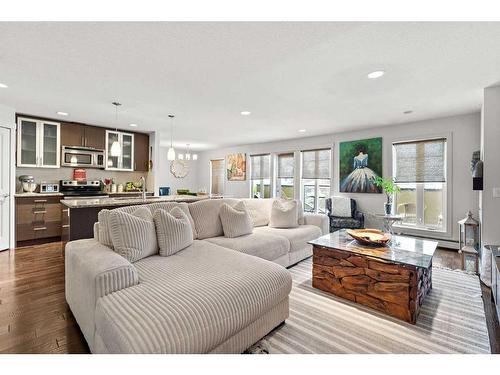 302-4704 Stanley Road Sw, Calgary, AB - Indoor Photo Showing Living Room