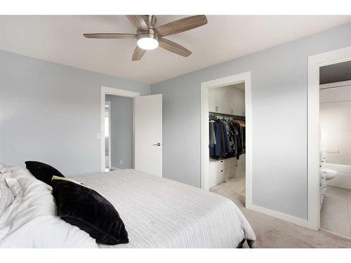 106-800 Yankee Valley Boulevard Se, Airdrie, AB - Indoor Photo Showing Bedroom