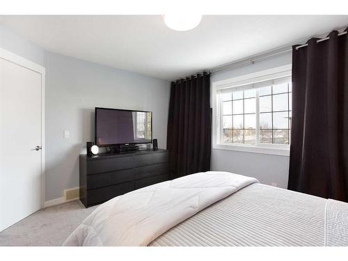 106-800 Yankee Valley Boulevard Se, Airdrie, AB - Indoor Photo Showing Bedroom