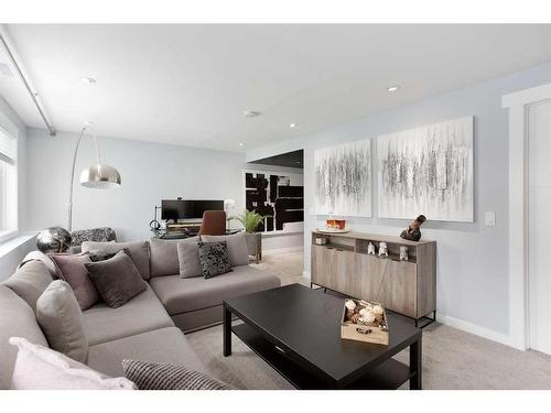 106-800 Yankee Valley Boulevard Se, Airdrie, AB - Indoor Photo Showing Living Room