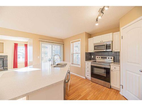 47 Everoak Gardens Sw, Calgary, AB - Indoor Photo Showing Kitchen With Double Sink