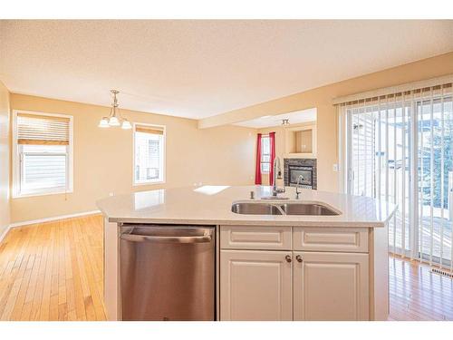 47 Everoak Gardens Sw, Calgary, AB - Indoor Photo Showing Kitchen With Double Sink