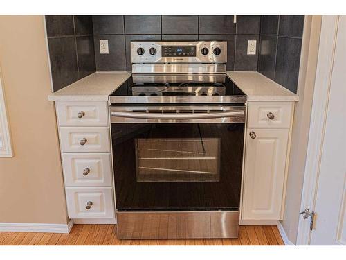 47 Everoak Gardens Sw, Calgary, AB - Indoor Photo Showing Kitchen