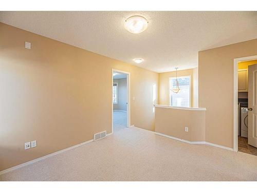 47 Everoak Gardens Sw, Calgary, AB - Indoor Photo Showing Other Room