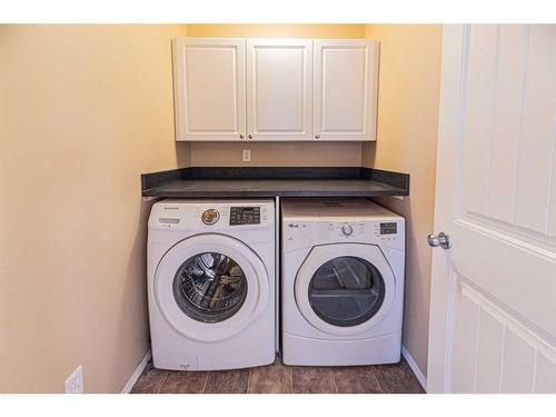 47 Everoak Gardens Sw, Calgary, AB - Indoor Photo Showing Laundry Room