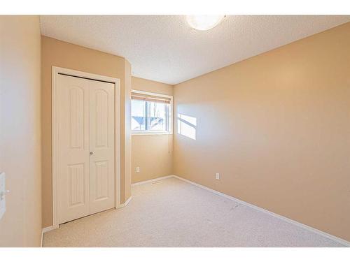 47 Everoak Gardens Sw, Calgary, AB - Indoor Photo Showing Other Room