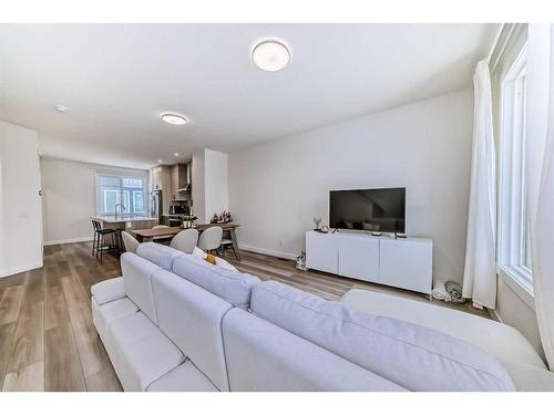 368 Seton Villas Se, Calgary, AB - Indoor Photo Showing Living Room