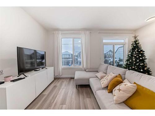 368 Seton Villas Se, Calgary, AB - Indoor Photo Showing Living Room