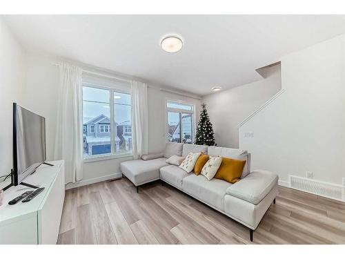 368 Seton Villas Se, Calgary, AB - Indoor Photo Showing Living Room