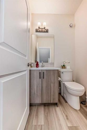 368 Seton Villas Se, Calgary, AB - Indoor Photo Showing Bathroom