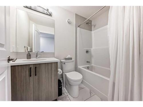 368 Seton Villas Se, Calgary, AB - Indoor Photo Showing Bathroom