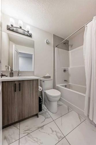 368 Seton Villas Se, Calgary, AB - Indoor Photo Showing Bathroom