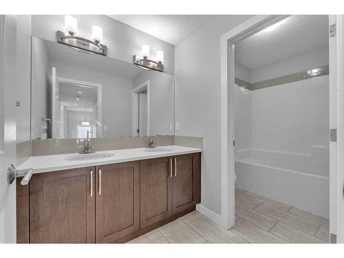 109 Kinniburgh Cove, Chestermere, AB - Indoor Photo Showing Bathroom