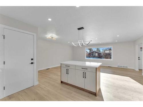 5516 5 Avenue Se, Calgary, AB - Indoor Photo Showing Other Room