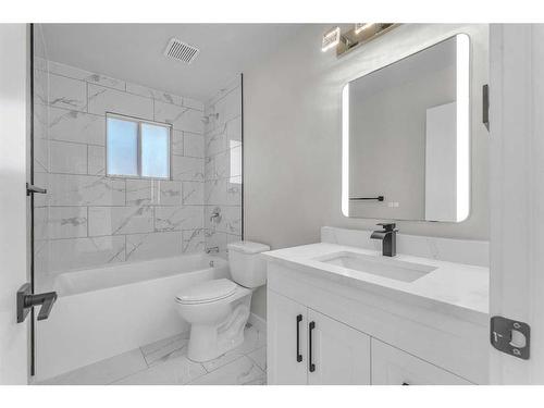 5516 5 Avenue Se, Calgary, AB - Indoor Photo Showing Bathroom