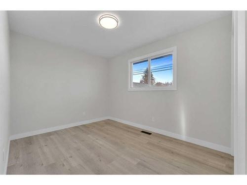 5516 5 Avenue Se, Calgary, AB - Indoor Photo Showing Other Room