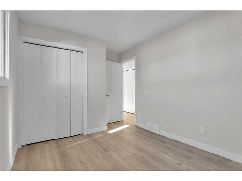 5516 5 Avenue Se, Calgary, AB - Indoor Photo Showing Other Room