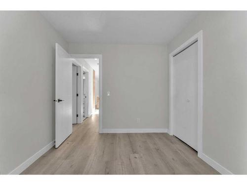 5516 5 Avenue Se, Calgary, AB - Indoor Photo Showing Other Room