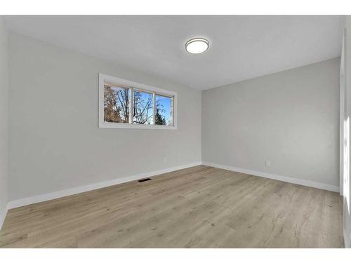 5516 5 Avenue Se, Calgary, AB - Indoor Photo Showing Other Room