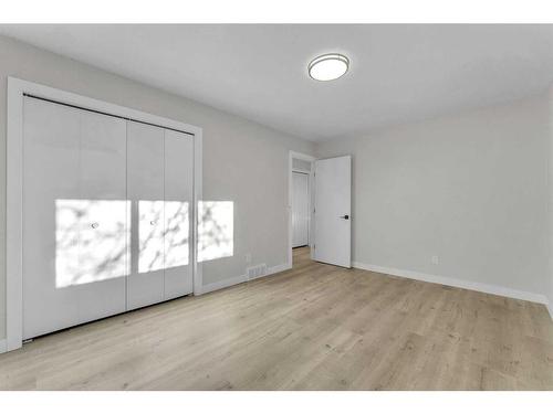 5516 5 Avenue Se, Calgary, AB - Indoor Photo Showing Other Room