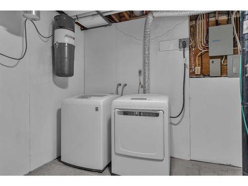 5516 5 Avenue Se, Calgary, AB - Indoor Photo Showing Laundry Room