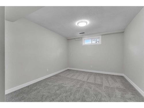 5516 5 Avenue Se, Calgary, AB - Indoor Photo Showing Other Room