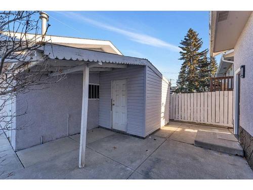 5516 5 Avenue Se, Calgary, AB - Outdoor