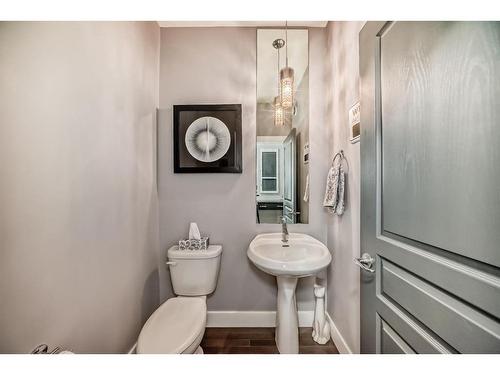 222 Ravenscroft Green Se, Airdrie, AB - Indoor Photo Showing Bathroom