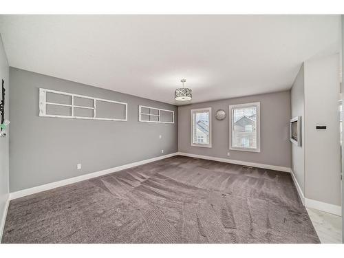 222 Ravenscroft Green Se, Airdrie, AB - Indoor Photo Showing Other Room