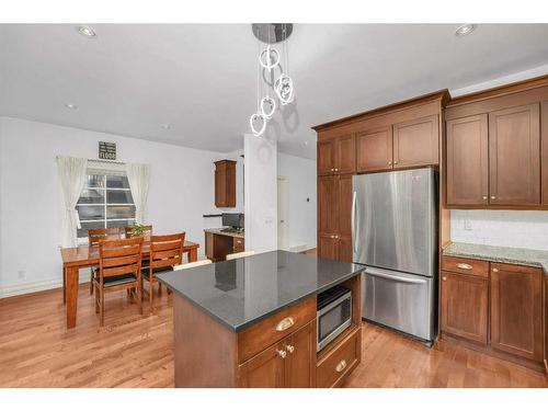 1506 33 Avenue Sw, Calgary, AB - Indoor Photo Showing Kitchen