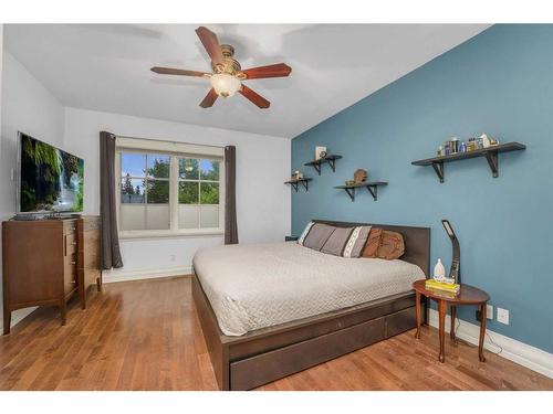 1506 33 Avenue Sw, Calgary, AB - Indoor Photo Showing Bedroom